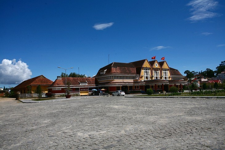 สถานที่ท่องเที่ยวต่างๆของเวียดนาม ติดท็อป 10 จุดหมายปลายทางยอดนิยมในฤดูร้อน - ảnh 10