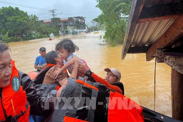 สหประชาชาติเตือนว่า มีความเสี่ยงที่เหตุน้ำท่วมในเขตริมฝั่งทะเลจะเพิ่มขึ้น 5 เท่าในปลายศตวรรษนี้ - ảnh 1