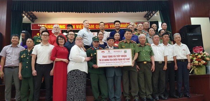 ชุดสะสมร่องรอยสงครามเวียดนาม การระลึกถึงความเสียสละอันยิ่งใหญ่ของทหารพลีชีพเพื่อชาติและสมานแผลสงคราม - ảnh 1