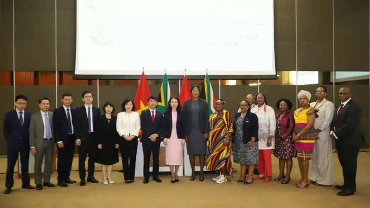 พัฒนาความสัมพันธ์ร่วมมือมิตรภาพที่มีมาช้านานระหว่างเวียดนามกับแอฟริกาใต้ให้ขึ้นสู่ขั้นสูงใหม่ - ảnh 1