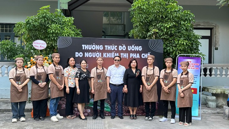 ร้านการแฟ MORE HANOI – รูปแบบธุรกิจสตาร์ทอัพสำหรับผู้พิการทางสายตา - ảnh 2