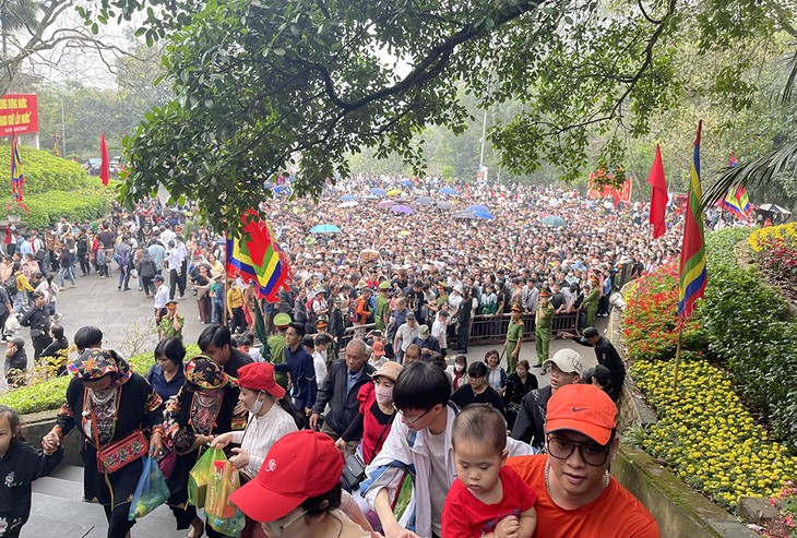 กิจกรรมต่างๆในโอกาสงานบวงสรวงบรรพกษัตริย์หุ่งในทั่วประเทศ  - ảnh 1