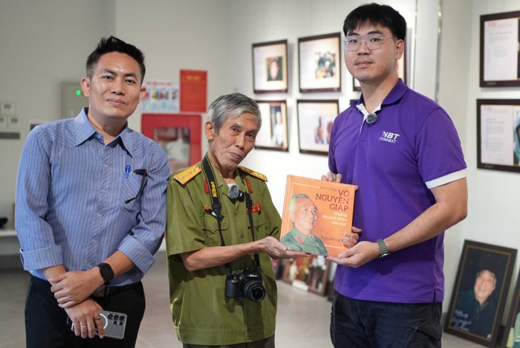 คณะสื่อไทยรายงานข่าวเกี่ยวกับภาพลักษณ์ด้านอุตสาหกรรม ประวัติศาสตร์ และสังคมเวียดนาม  - ảnh 3