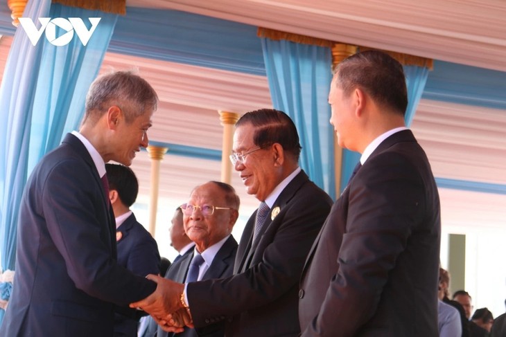 ผู้นำพรรคและรัฐเวียดนามส่งโทรเลขแสดงความยินดีในโอกาสครบรอบ 74 ปีการก่อตั้งพรรคประชาชนกัมพูชา - ảnh 1