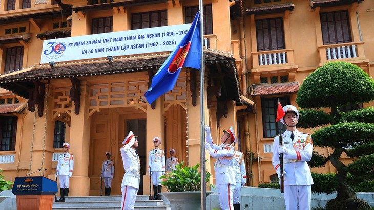 พิธีฉลองครบรอบ 58 ปีวันก่อตั้งอาเซียน - ảnh 1
