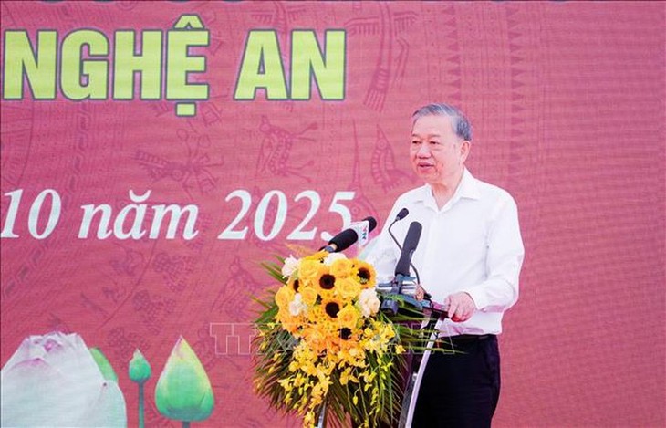 เลขาธิการใหญ่พรรค โตเลิม เข้าร่วมพิธีวางศิลาฤกษ์ก่อสร้าง โรงเรียนประจำสำหรับชนกลุ่มน้อยนางอย จังหวัดเหงะอาน - ảnh 1