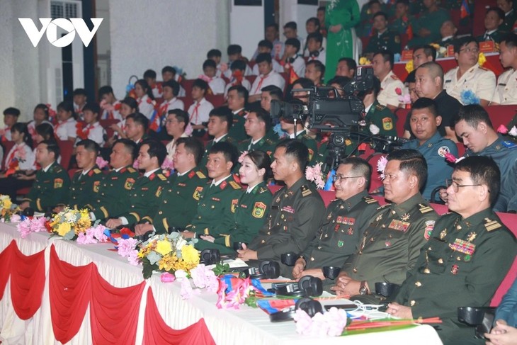 การพบปะสังสรรค์ระหว่างทหารรุ่นใหม่เวียดนาม-กัมพูชาปี 2025  - ảnh 1