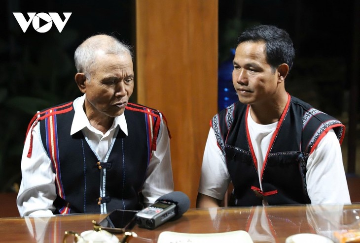 ព្រឹទ្ធាចារ្យភូមិ  Hmrik - ទីបង្អែកនៃភាពសុខសានុ្តត្រាននិងការអភិវឌ្ឍរបស់ភូមិ - ảnh 2