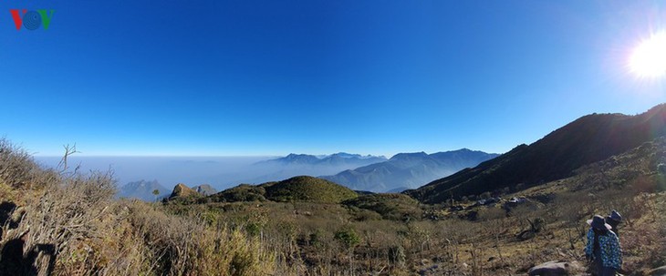 Viewing a spectacular sunset from Ky Quan San mountain - ảnh 10