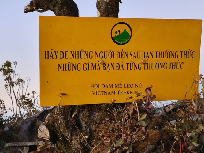 Viewing a spectacular sunset from Ky Quan San mountain - ảnh 16