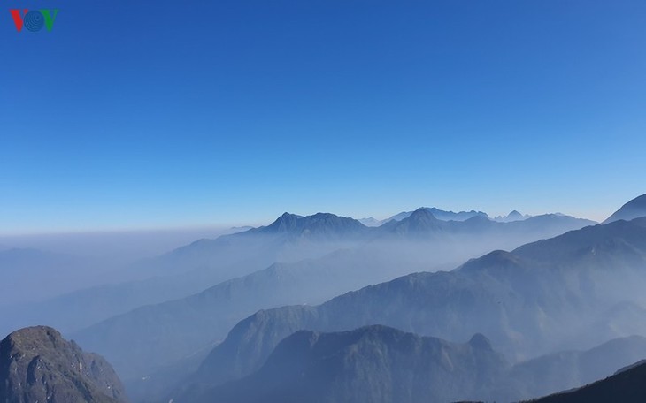 Viewing a spectacular sunset from Ky Quan San mountain - ảnh 20