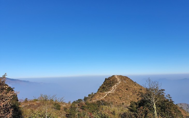 Viewing a spectacular sunset from Ky Quan San mountain - ảnh 5