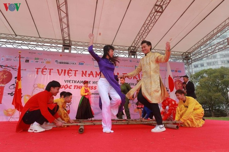 Vietnamese expats throw festive parties ahead of the Lunar New Year - ảnh 4