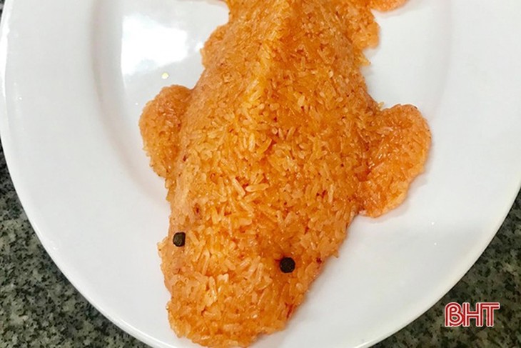 Carp-shaped food items popular snacks on Kitchen Gods Day - ảnh 4