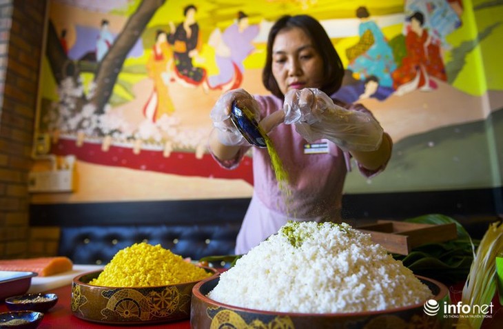 Unique Banh Chung made from salmon goes on sale ahead of Tet - ảnh 5