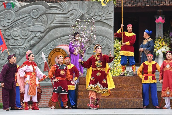 Crowds thrilled at reenactment of Ngoc Hoi-Dong Da victory - ảnh 12