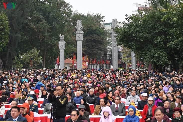 Crowds thrilled at reenactment of Ngoc Hoi-Dong Da victory - ảnh 15