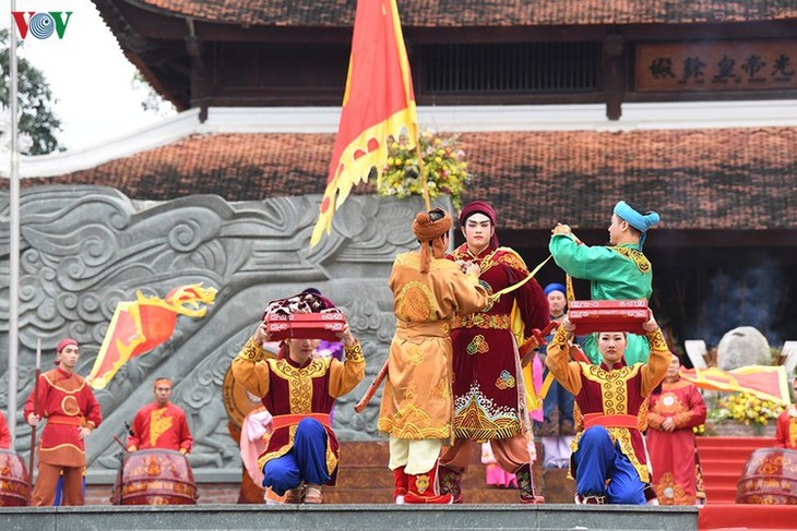 Crowds thrilled at reenactment of Ngoc Hoi-Dong Da victory - ảnh 7