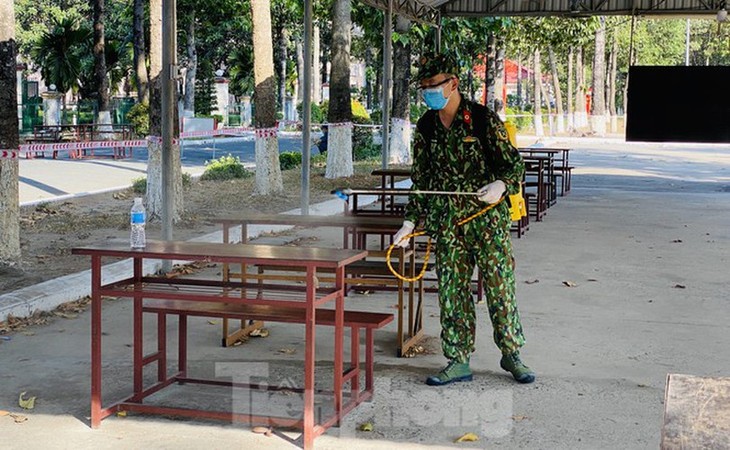 COVID-19 isolation area set up close to Tan Son Nhat Int’l Airport - ảnh 12