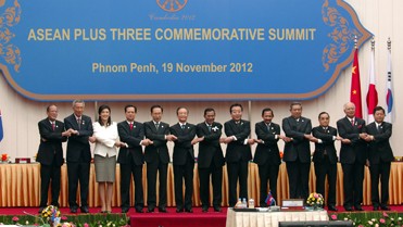 Prime Minister Nguyen Tan Dung gives key note speech at the ASEAN summits - ảnh 1