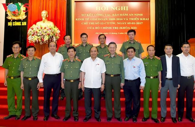 Economic security should go hand in hand with anti-corruption: PM - ảnh 1