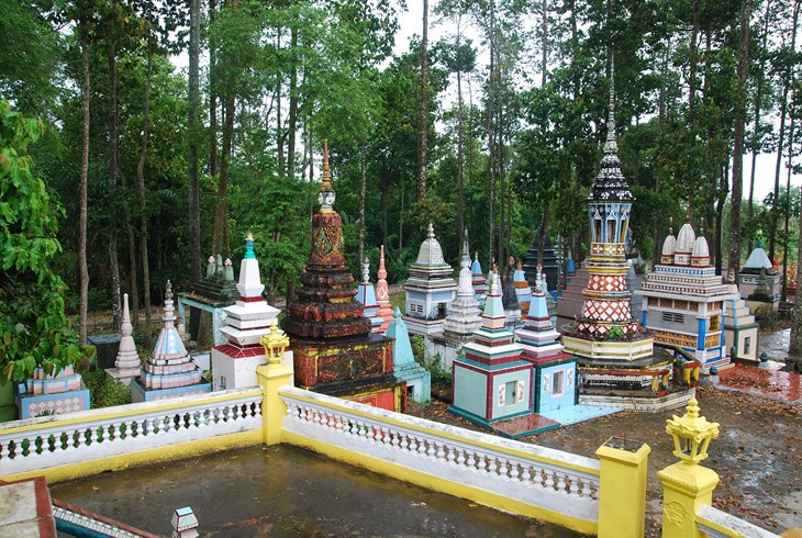 Visiting Khmer pagodas in Soc Trang province - ảnh 2