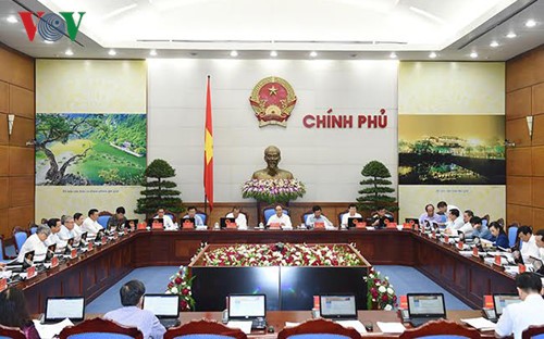 Regular government meeting: social economic progress for August  - ảnh 1