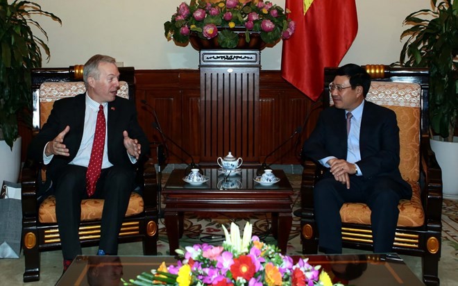 Deputy PM meets outgoing US ambassador - ảnh 1