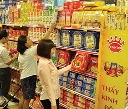 Confectionery market bustles before Tet - ảnh 1