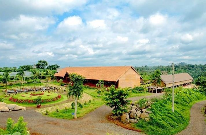 Spring in an Ede ethnic village - ảnh 1