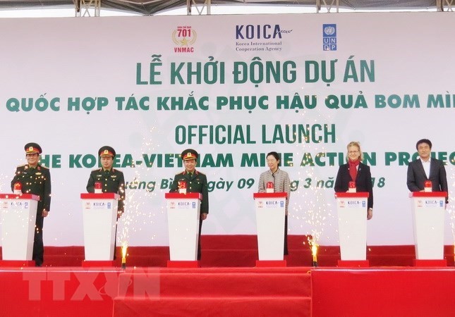 Vietnam, RoK cooperate in mine action - ảnh 1