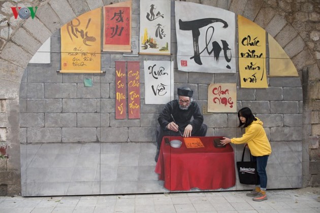 Phung Hung mural street features old Hanoi - ảnh 2