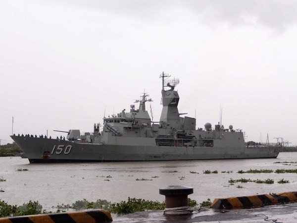 Australian naval ships make port call in HCM City - ảnh 1