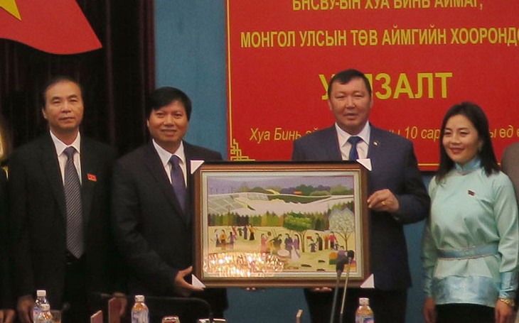 Mongolian delegation pays working visit to Hoa Binh province - ảnh 1