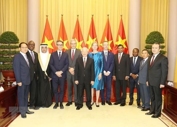 Party, State leader welcomes newly-accredited foreign ambassadors - ảnh 1