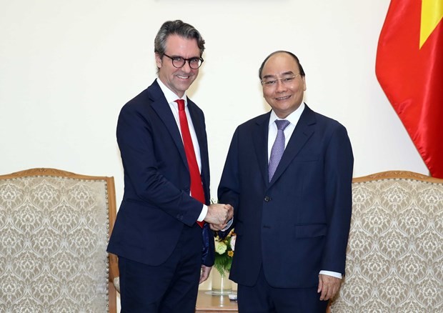 PM Nguyen Xuan Phuc receives EU delegation head - ảnh 1
