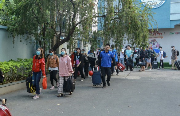 Programs organized to bring students home for Tet - ảnh 1