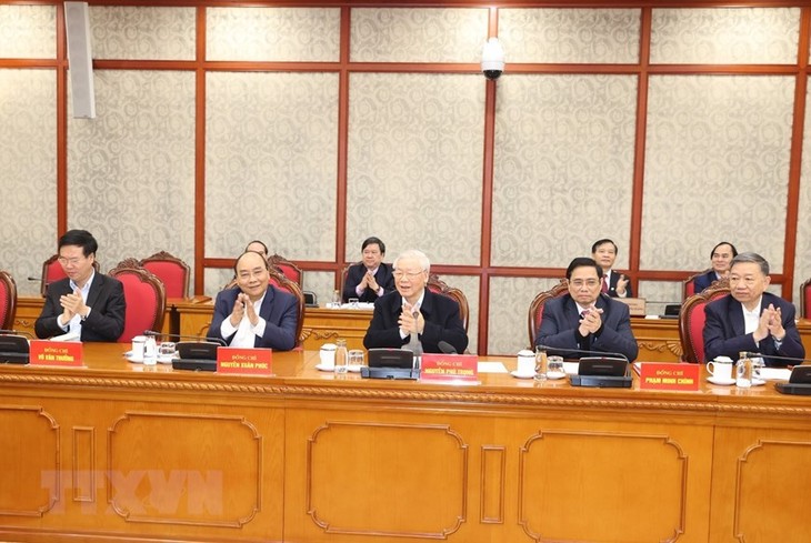 Politburo, Secretariat of Party Central Committee hold first session - ảnh 2