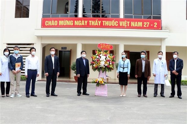 Health workers in Hai Duong praised - ảnh 1