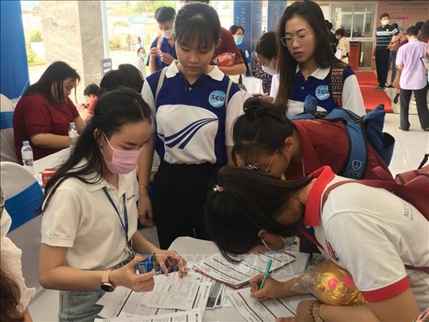 Over 10,000 job vacancies introduced at HCM City’s job fair 2021 - ảnh 1