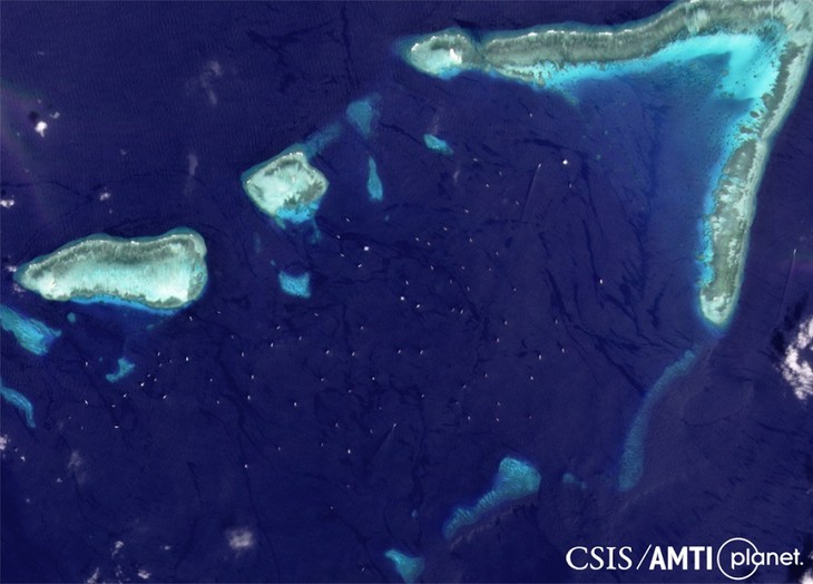 Vietnam asks China to withdraw its ship from Whitsun Reef - ảnh 1