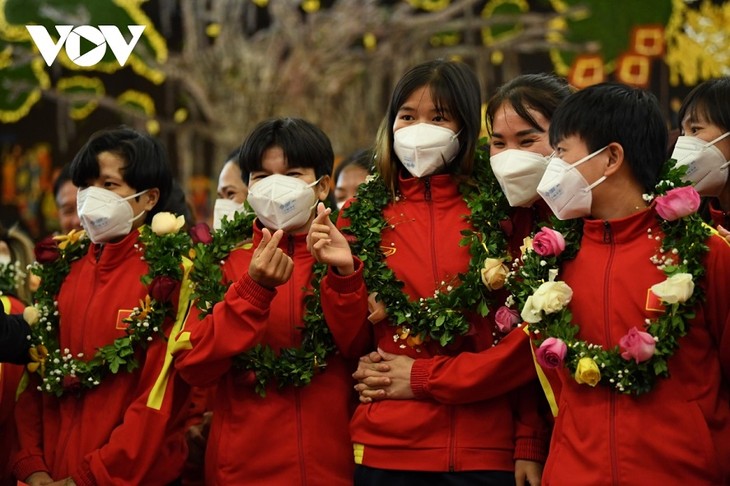 National female football squad returns home after securing a World Cup 2023 place - ảnh 1