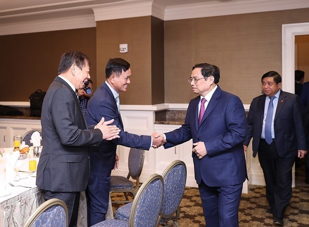 PM urges Microsoft, Stanford University help Vietnam in digital transformation, AI training - ảnh 1