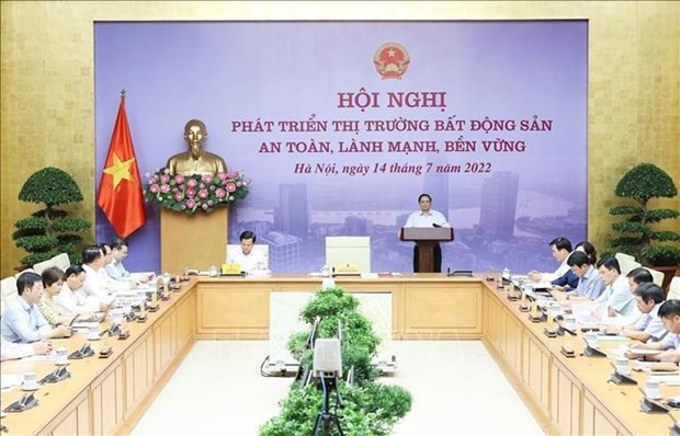 PM demands removing bottlenecks in real estate market for safe, healthy development - ảnh 1