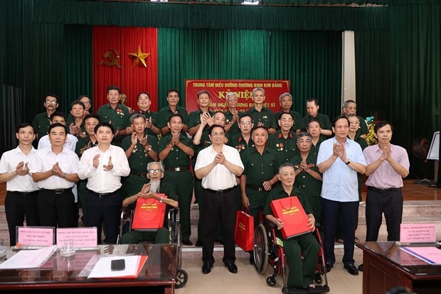 PM reiterates gratitude for war invalids, martyrs - ảnh 2