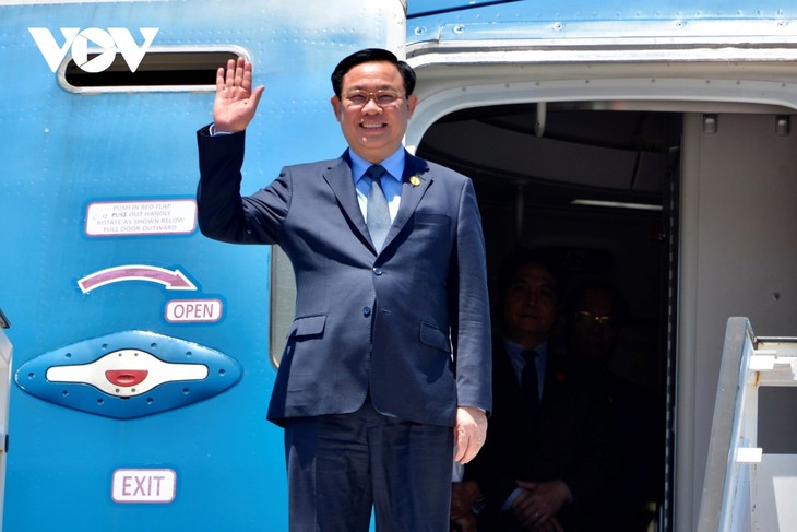 NA Chairman Vuong Dinh Hue arrives in Havana, beginning official visit to Cuba - ảnh 1