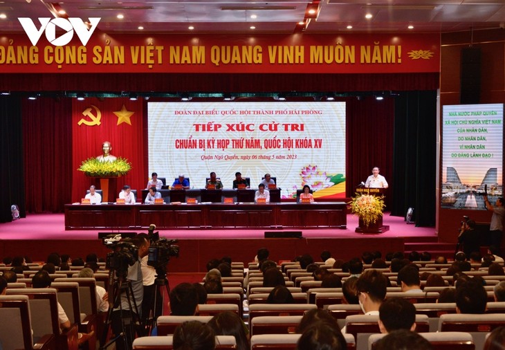 NA Chairman Vuong Dinh Hue meets voters in Hai Phong - ảnh 1