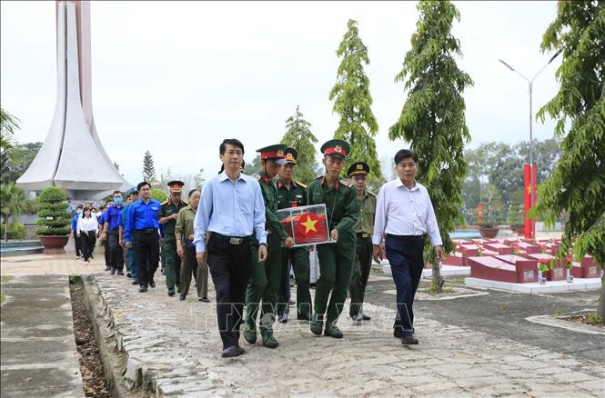 Texting program pays gratitude to war martyrs - ảnh 1