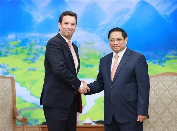 Abbott pledges long-term investment in Vietnam - ảnh 1