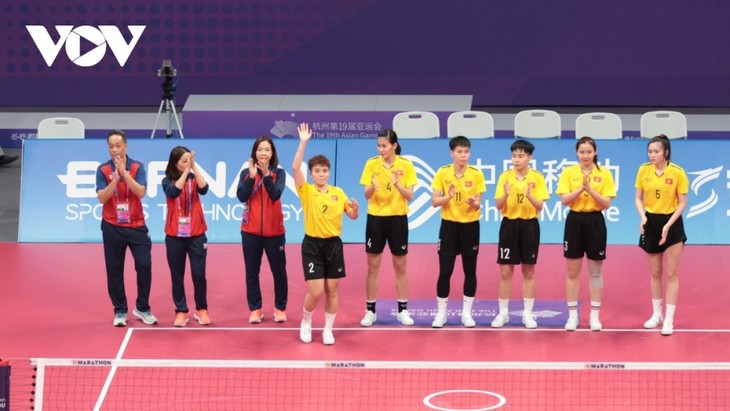 Vietnamese Sepak Takraw players take gold at ASIAD 2023 - ảnh 1